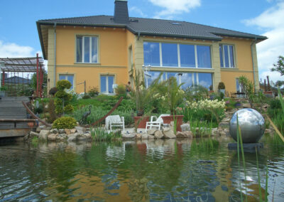 Villa mit Teich