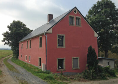 Rotes Haus im Nirgendwo